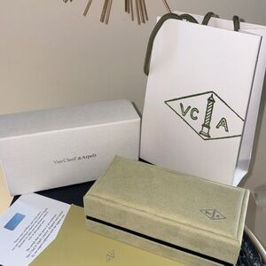 Van Cleef & Arpel box set